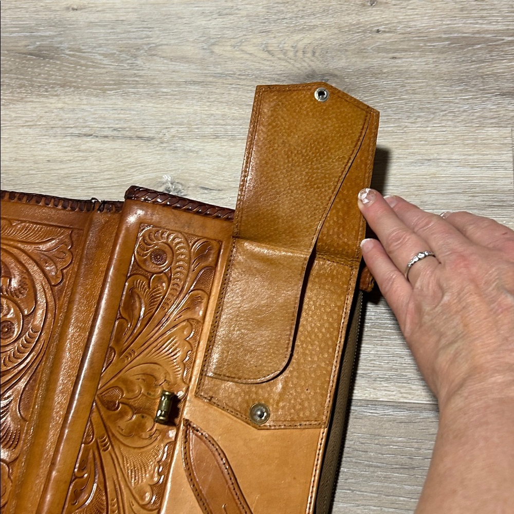 Handcrafted Brown Leather Reversible Purse no strap - Picture 7 of 9